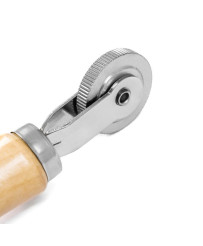 ROLKA DOCISKOWA Z DREWNIANĄ RĄCZKĄ I ŁOŻYSKIEM 6MM DO ŁATEK
