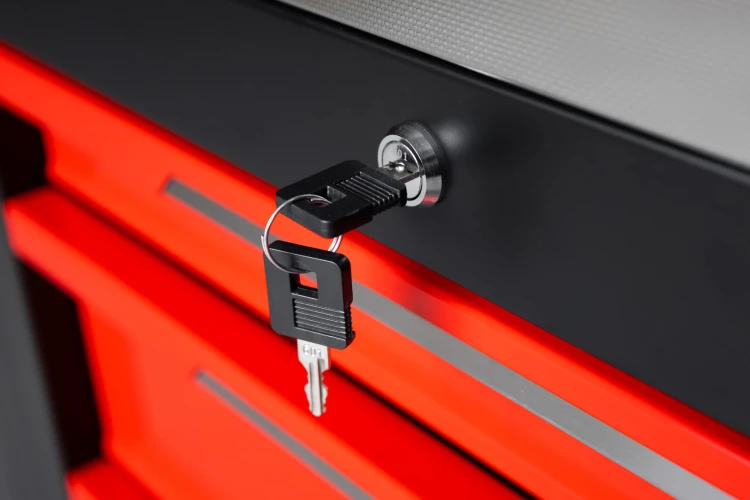 meble-warsztatowe-z-metalowym-blatem-czarno-czerwone-gniazdo-usb-c-farys-fr4119m-6.jpg
